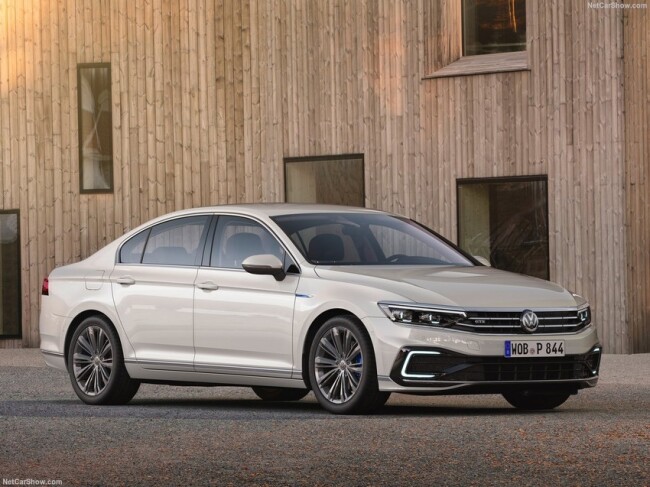 Volkswagen-Passat_GTE-2020-1280-01.jpg