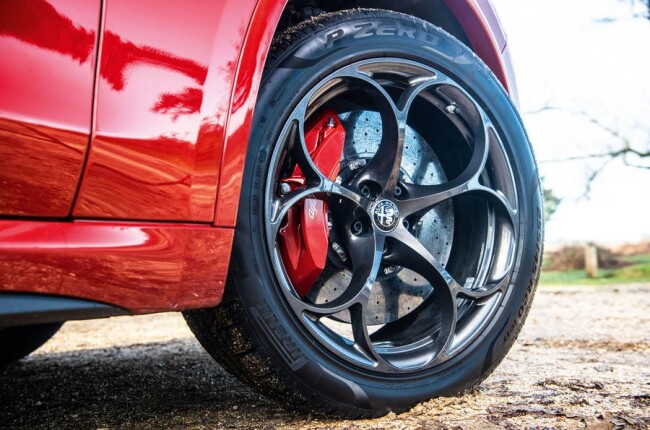 9-alfa-romeo-stelvio-quadrifoglio-rt-2019-alloy-wheels.jpg