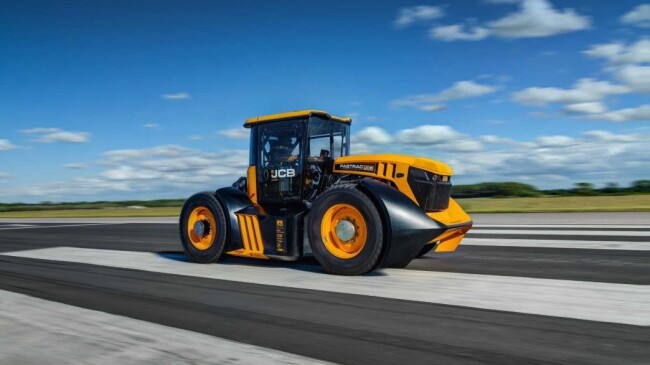 jcb-fastrac-8000-worlds-fastest-tractor.jpg