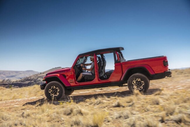 2020-jeep-gladiator-truck-38.jpg