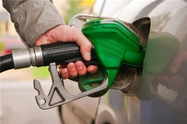 الزام سوخت‌گیری توسط کارکنان جایگاه‌های سوخت در کل کشور