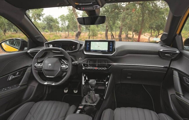 Peugeot-208-02.jpg
