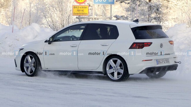2021-vw-golf-r-spy-photo (3).jpg
