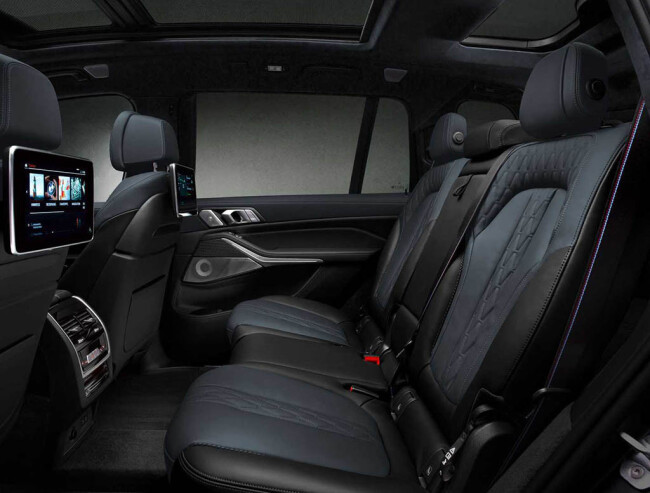 2021-bmw-x7-dark-shadow-edition-rear-seats.jpg