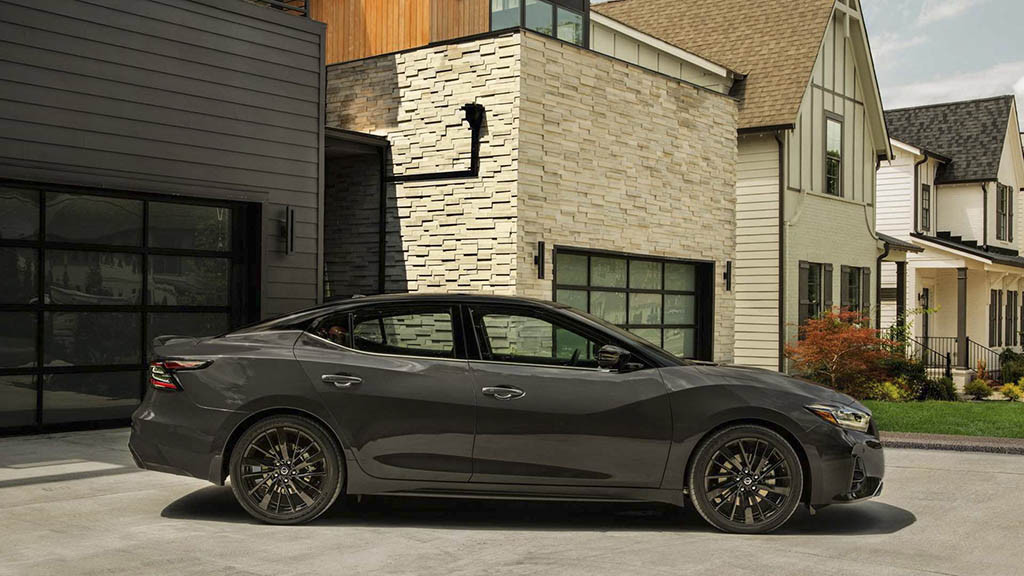 2021-nissan-maxima-40th-anniversary-edition-profile.jpg