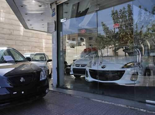 قیمت‌ها در بازار خودرو، همچنان روی دورکاهش