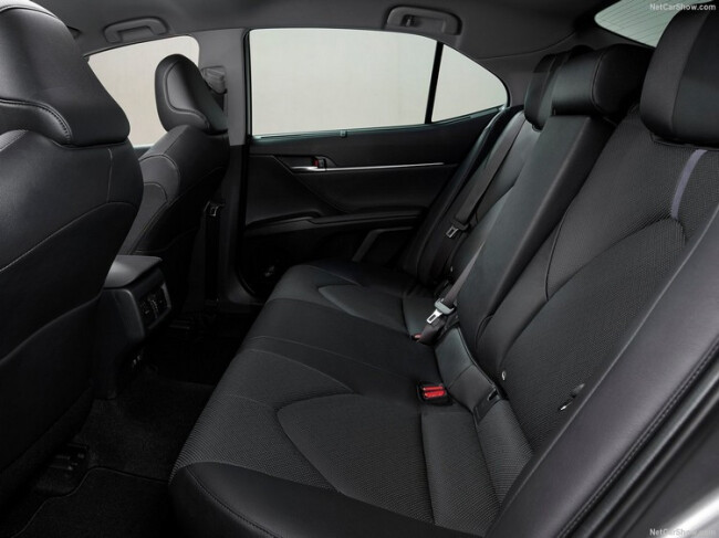 Toyota-Camry_Hybrid_EU-Version-2021-1280-0b.jpg