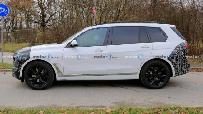 2022-bmw-x7-facelift-spy-1.jpg