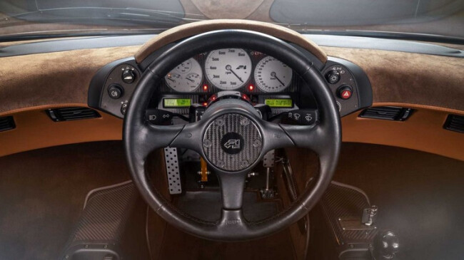 1995-mclaren-f1-gooding-and-company-auction-2020-instruments.jpg