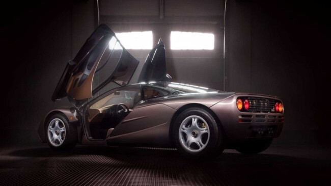 1995-mclaren-f1-gooding-and-company-auction-2020-rear-doors-open.jpg