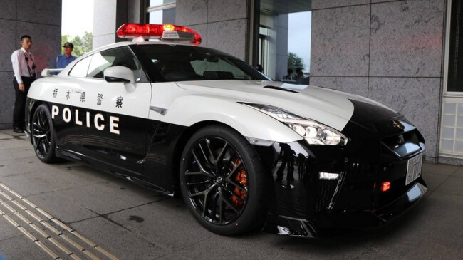 nissan-gt-r-police-car-in-japan.jpg