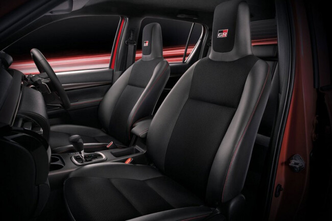 Toyota-Hilux-GR-Sport-12.jpg