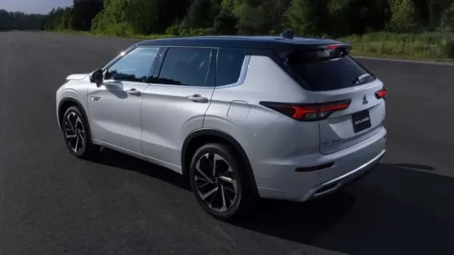 2023-Mitsubishi-Outlander-PHEV-02-767x431.webp