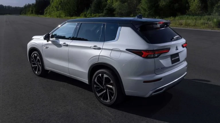 2023-Mitsubishi-Outlander-PHEV-02-767x431.webp