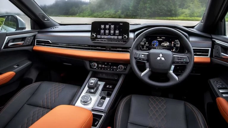 2023-Mitsubishi-Outlander-PHEV-01-767.webp