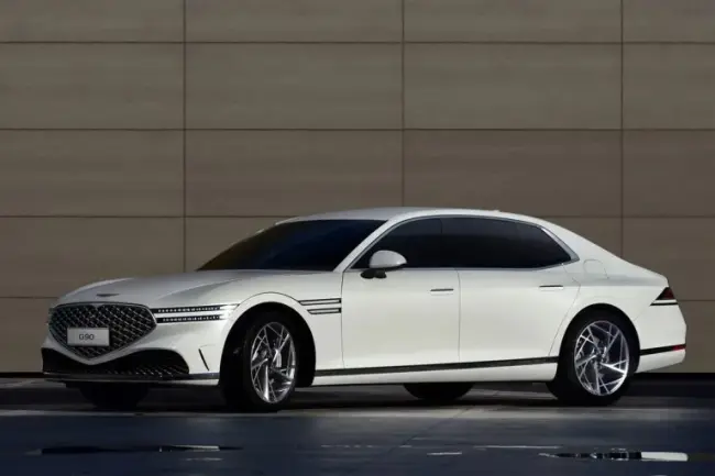 Genesis-G90-3-767x511.webp
