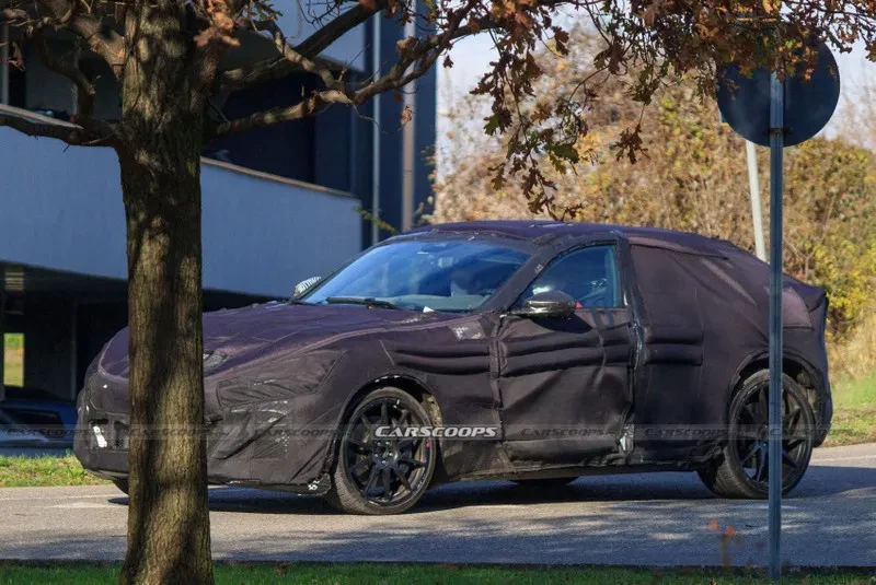 image-ferraris-purosangue-suv-spied-with-production-body-for-the-first-time-163819132754687.webp