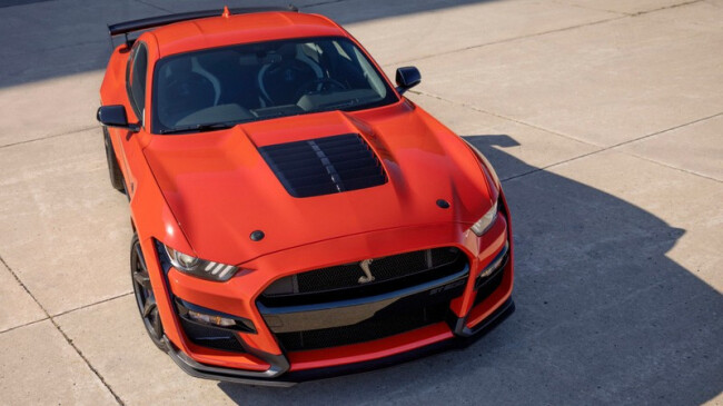 image-car-thieves-jack-4-brand-new-ford-mustang-gt500s-straight-from-the-factory-in-movie-esque-heist-1639618848.jpg