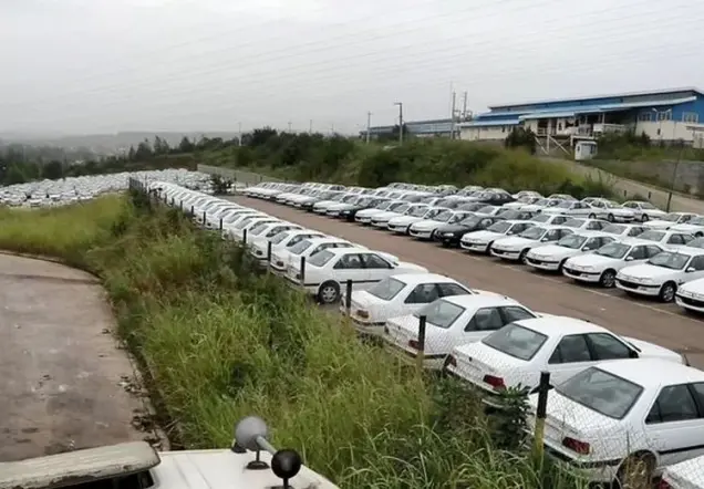 خودروهای ناقص در کف انبارها چرا تکمیل و راهی بازار نمی شوند؟