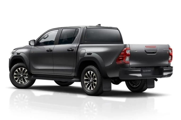 Toyota-Hilux-5-767x511.webp