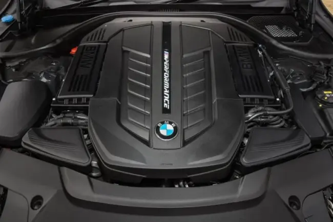 BMW-M760i-5-767x513.webp