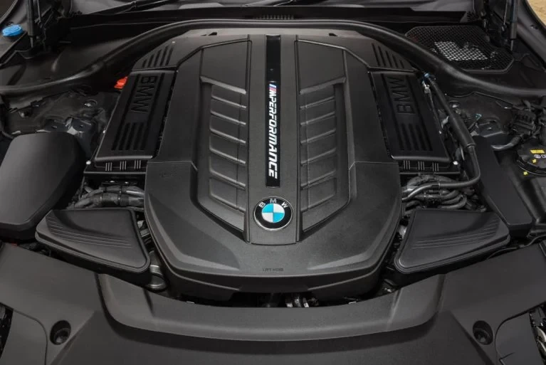 BMW-M760i-5-767x513.webp