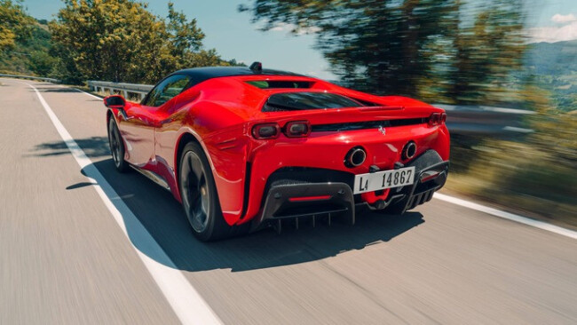 w680px-Ferrari SF90 Stradale.jpg
