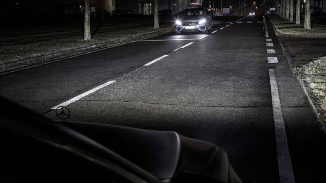 mercedes-maybach-adaptive-lights-2.jpg