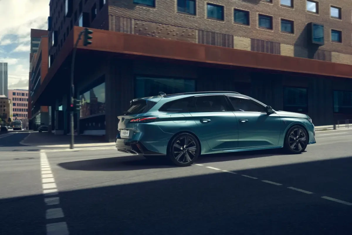 2022-Peugeot-308-SW-17.webp