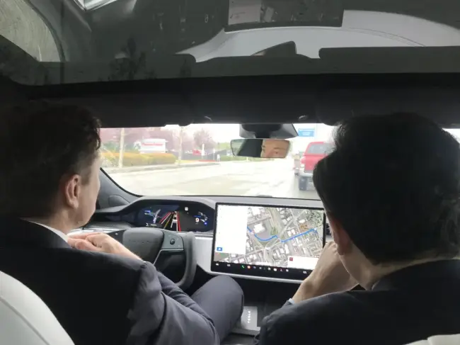 musk-gang-tesla-plaid-s.webp