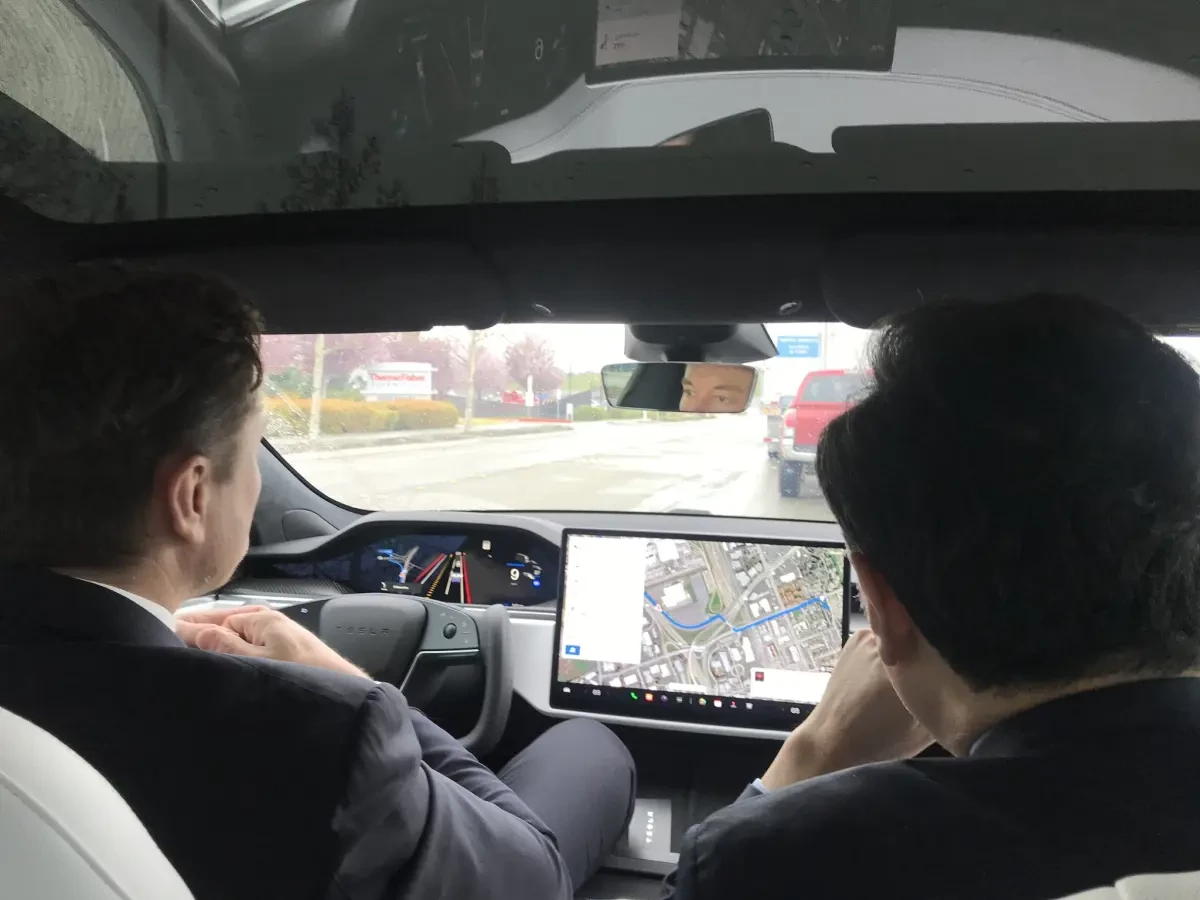 musk-gang-tesla-plaid-s.webp