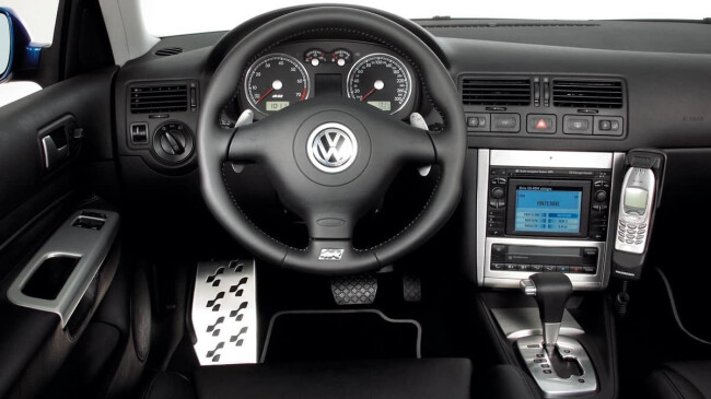 Golf-R32-1-min.jpg