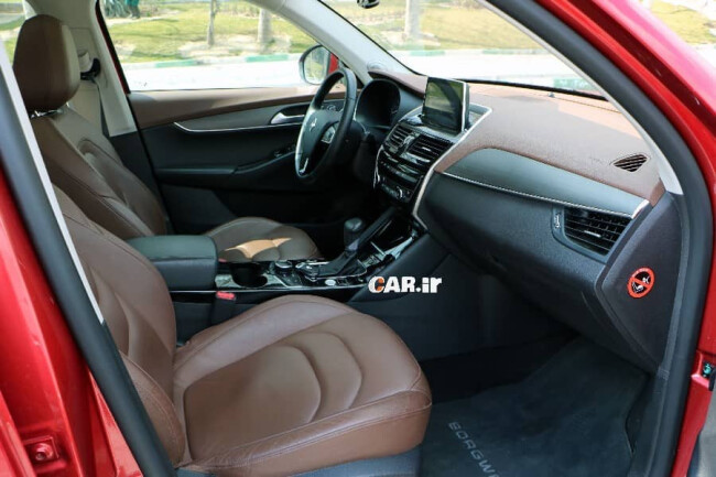 عکس داخل کابین بورگوارد BX5.jpeg
