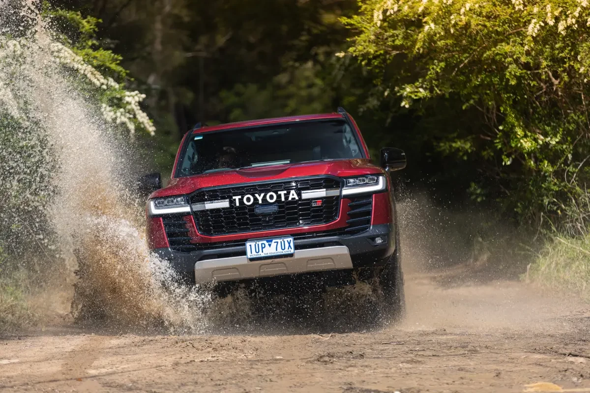 toyota-landcruiser-300.webp