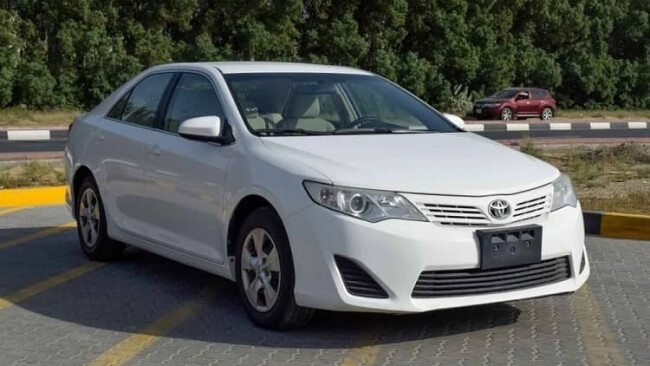 تویوتا کمری XV50 سفید.jpg