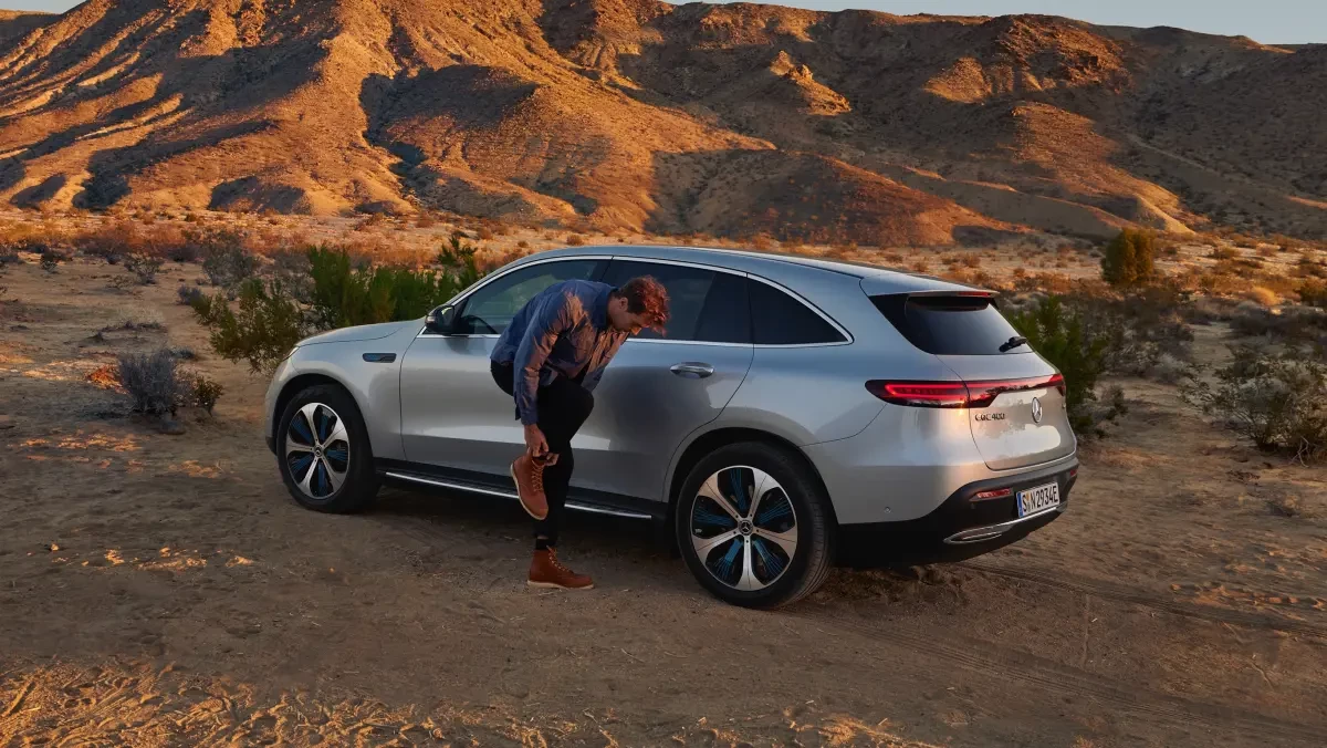 eqs-suv-offroad.webp