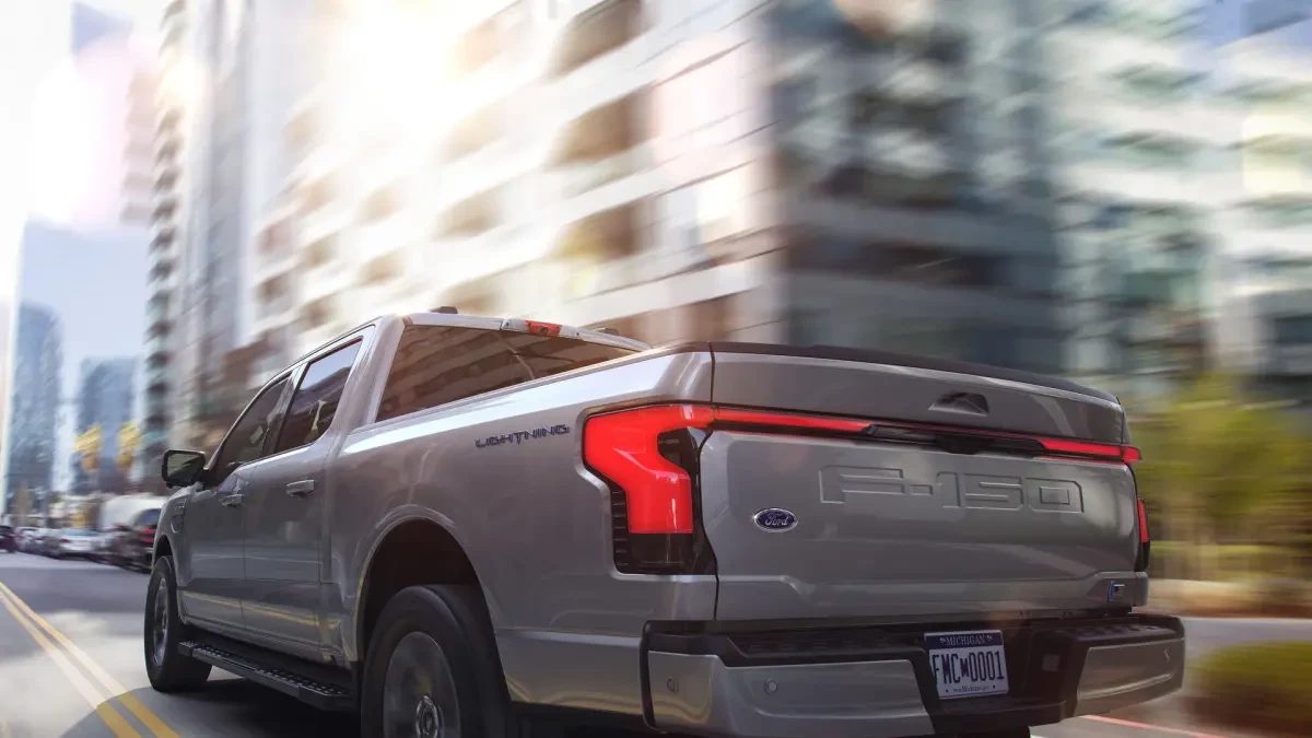 2022-فورد-F150-لایتنینگ-3.webp
