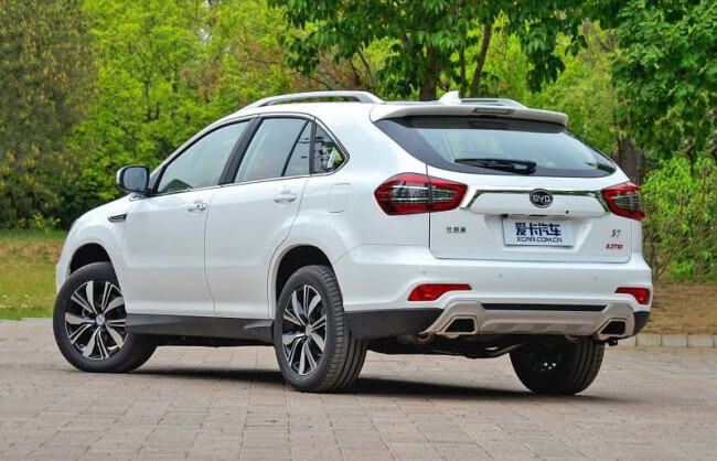 نمای عقب byd s7 سفید.jpg