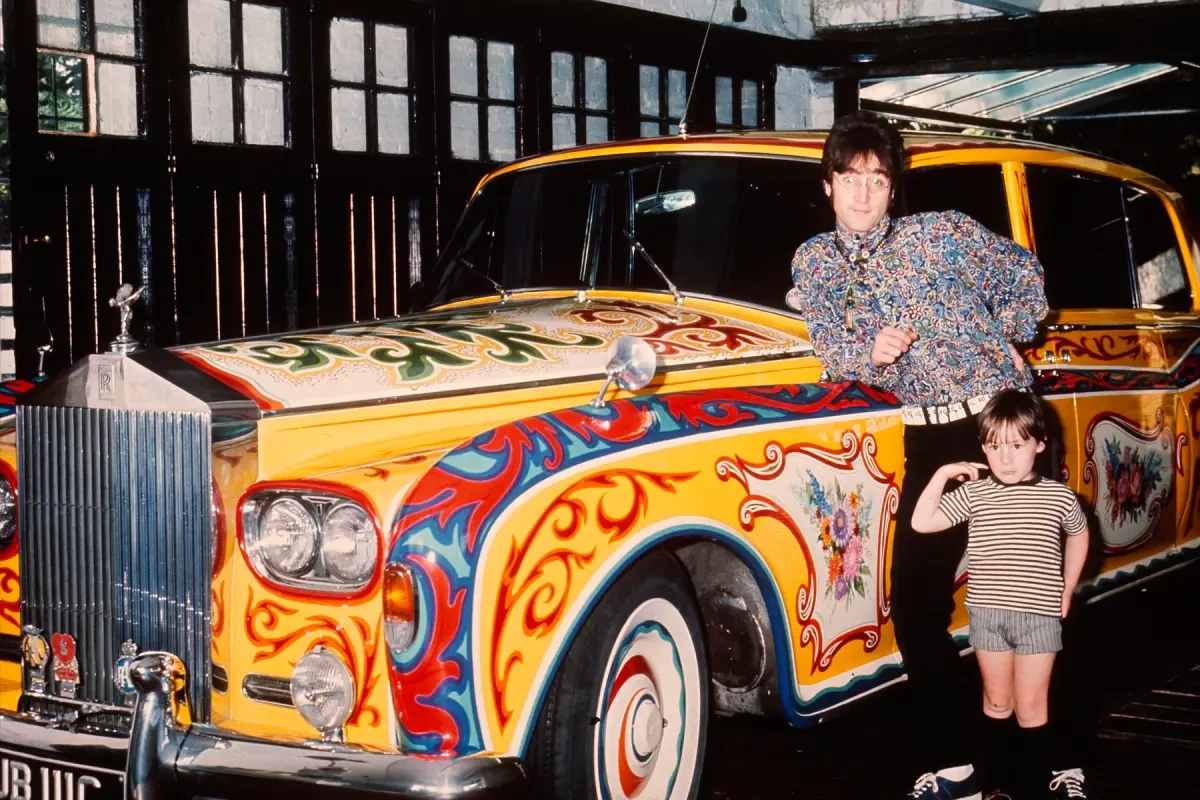john-lennon-phantom-v-rolls-royce.webp