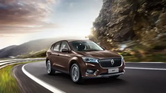 بوگوارد bx7 در جاده.webp