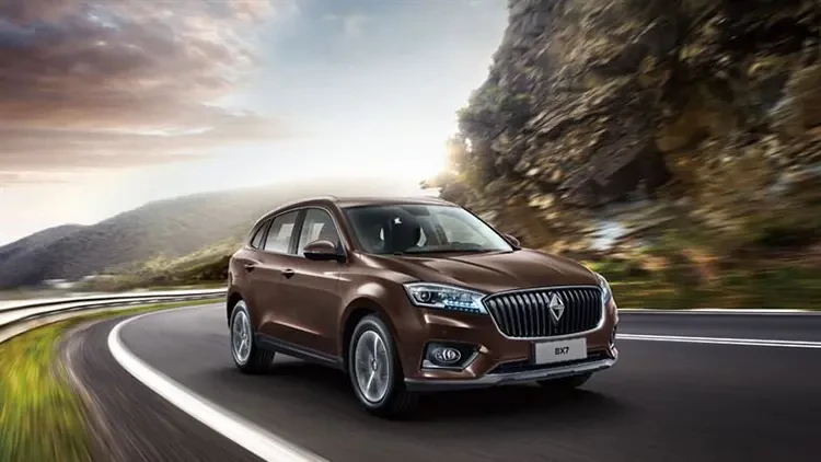 بوگوارد bx7 در جاده.webp
