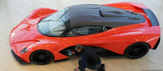 aston martin valhalla.jpg