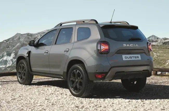 dacia_duster_extreme_se_rear.webp
