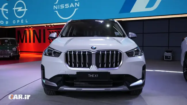 نمای جلو ب ام و X1 20Li