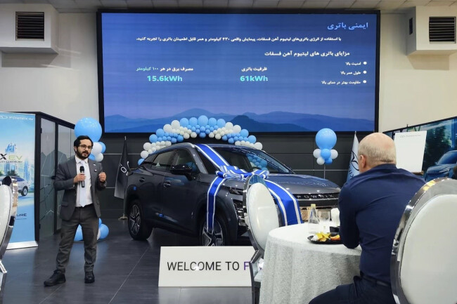 آغاز تحویل نخستین سری اف ایکس تمام‌برقی در ایران 2.jpg
