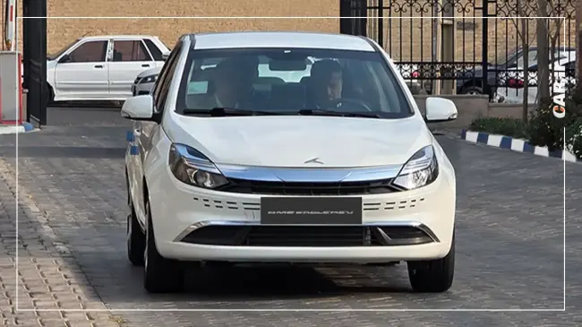 بازدید مدیر عامل کرمان موتور از سدان هیبرید ملی ایگل (3).webp