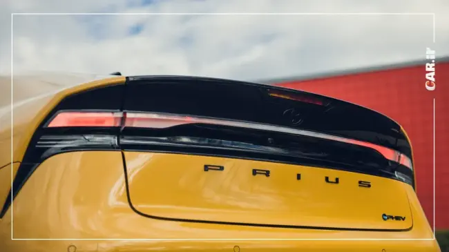 تویوتا پریوس  (1).webp