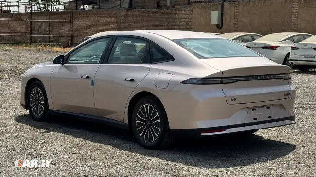 نمای عقب نیسان N6 - Car.ir